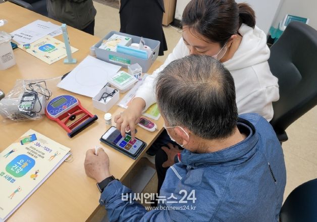 군위군보건소 ‘AI기반 어르신 건강관리서비스’제공