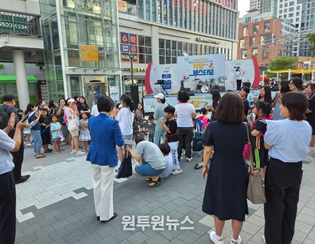 8월 21일 오후 5시 해밀동 너나들이 광장 제2회 청소년문화제 모습