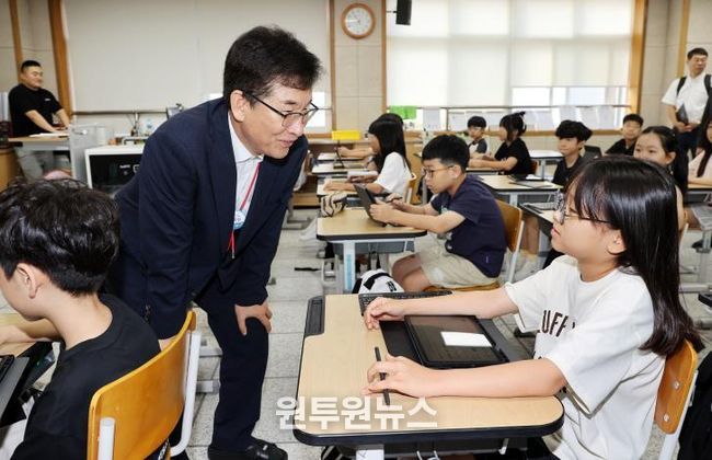 윤건영 충북교육감, 다채움 진단검사 참관 위해 서현초 방문