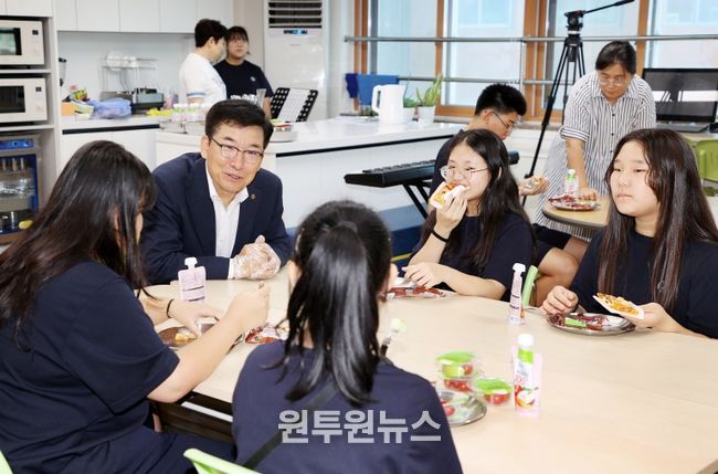 윤건영 교육감, 수요자 중심 아침 간편식 제공 2차 시범사업 학교 방문