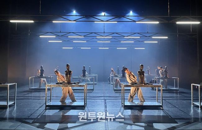 안다미로아트컴퍼니 작품 '인간공장' 리허설 장면