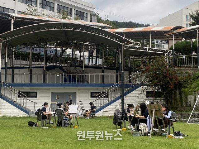 청소년들의 상상력과 감성을 작품으로 담다!