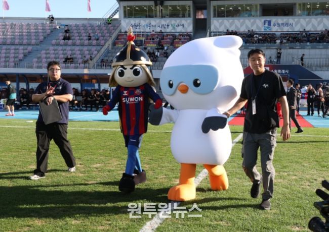 조달청 마스코트 ‘나르미’와 함께하는 시축 행사