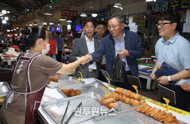 추석맞이 전통시장 장보기 행사 사진