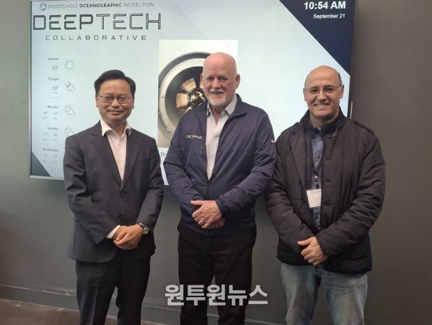 ‘UN SDG 14 씽크탱크 회의’ 후 면담(왼쪽부터 해양수산부 차관(김성범), UN사무총장 해양특사(Peter Thomson), 칠레 기후대사(Julio Cordano))