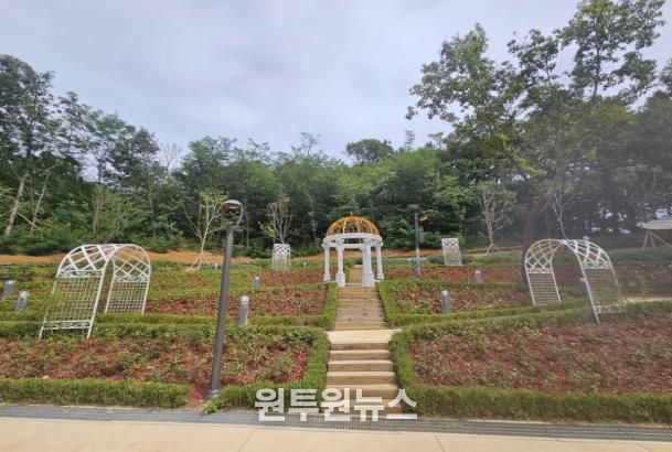 순흥안씨묘역 주민쉼터 전경