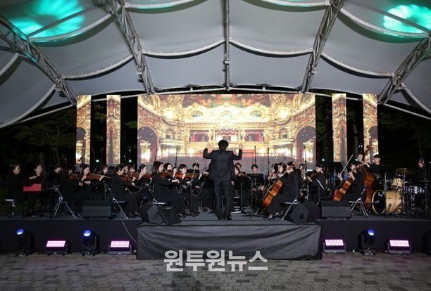 나주시가 오는 26일부터 금성관 일원에서 ‘제10회 나주공연예술제’를 개최한다. 사진은 2024년 빛가람호수공원에서 진행한 ‘제9회 나주공연예술제’ 공연 모습.