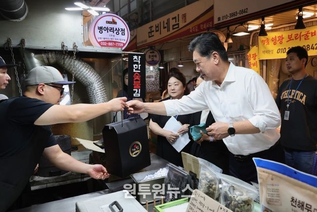 이영훈 미추홀구청장, 추석 앞두고 전통시장 방문
