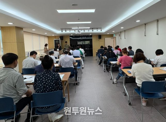 화순군은 ‘2025 화순 고인돌 가을꽃 축제’의 성공 개최와 안전한 축제 먹거리 제공을 위해 음식부스 운영자 교육을 마쳤다.