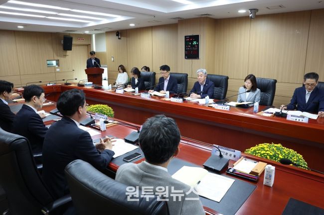 26일, 천범산 교육감 권한대행과 김하균 행정부시장 등이 참석한 가운데 ‘2025년 교육행정협의회’가 열리고 있다.