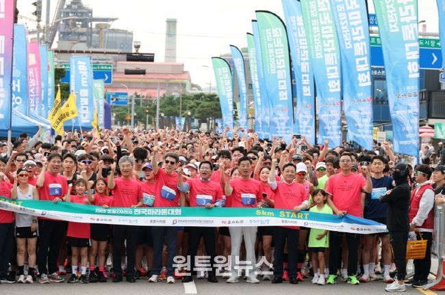 포항시는 28일 송도해수욕장에서 ‘2025 포항 이차전지 전국 마라톤대회’를 개최했다.