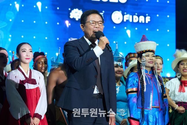 ‘천안흥타령춤축제 2025’ 폐막식이 28일 천안종합운동장 주무대에서 열리고 있다.