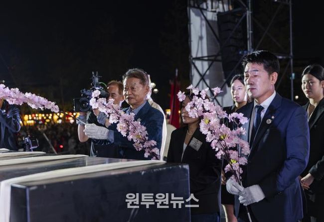 배정수 의장 헌화 모습