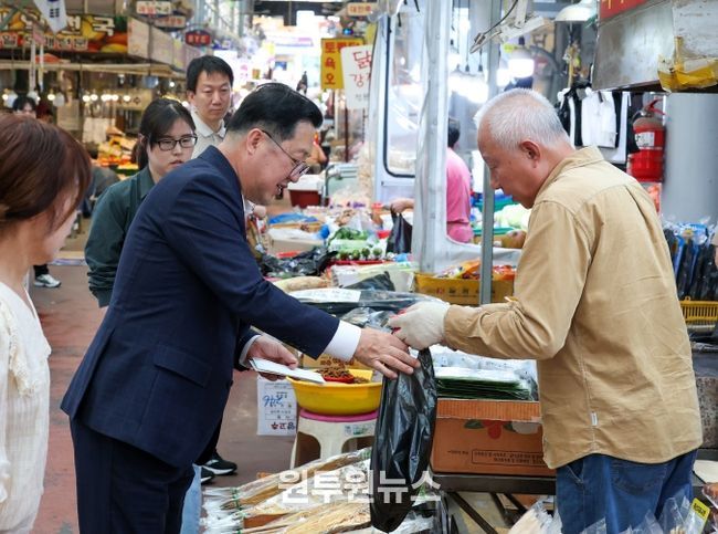 대전시, 추석 앞두고 전통시장 찾아 상인 격려