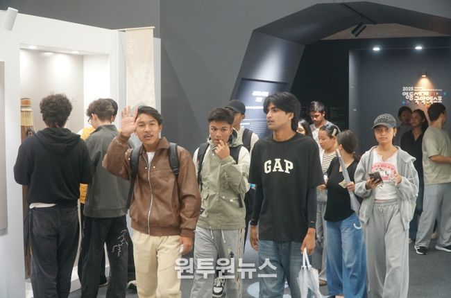 국악엑스포를 찾은 서원대 외국인 유학생들