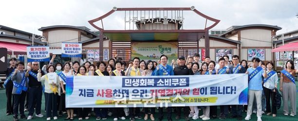 윤병태 나주시장이 전통시장 5곳을 방문해 명절 제수용품을 구매하고 전통시장 이용을 위한 지역경제 활성화 캠페인을 펼쳤다.