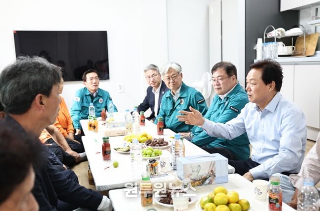 외공마을산불피해신축주택입주민격려