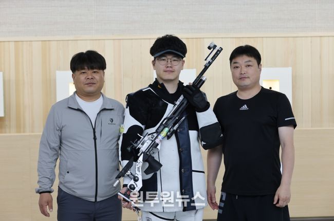 보은군청 김우림 선수, 장애 딛고 사격 국가대표 전격 선발-좌측부터 양승전 보은군청 감독, 김우림선수, 김광식 코치