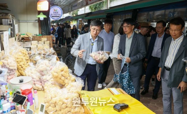 추석 앞두고 전통시장 살리기 동참직원들과 함께 전통시장 장보기 행사