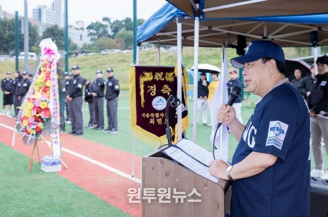 최민호 시장, 제9회 세종시장기 야구대회 시구