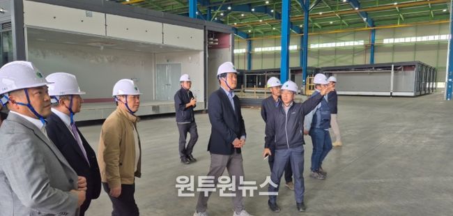 강범석 서구청장, 검단구 임시청사 모듈러 공장 방문