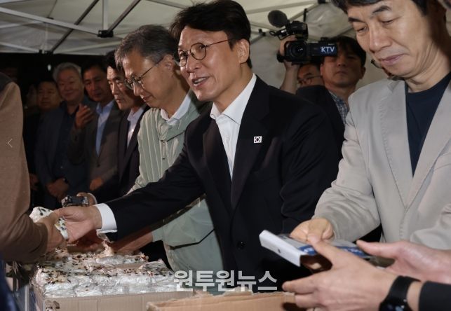 김민석 총리, 새벽인력시장 방문