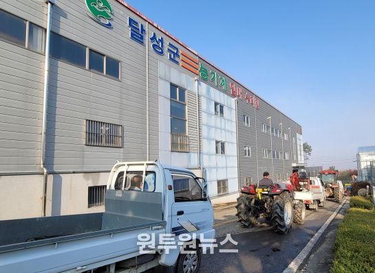 옥포읍 농기계임대사업소 대기줄