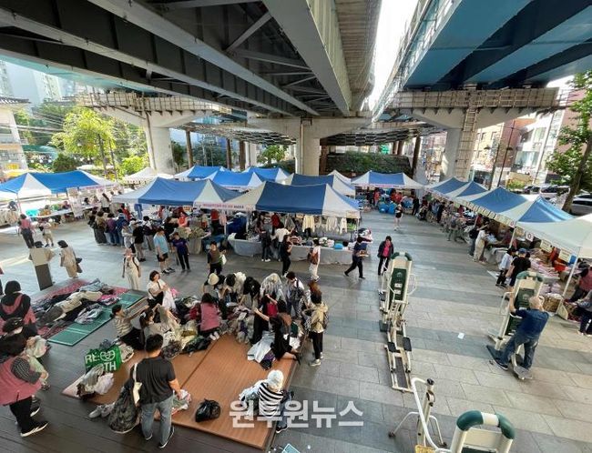 ‘2025년 행복무지개 옥수바자회’ 개최한 모습