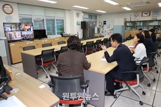 윤건영 교육감, 학생주도 위기상황 대응훈련 참관 위해 사천초 방문