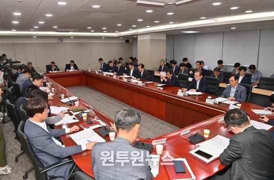 실국원장회의 통해 “민관정이 원팀으로 움직여 줄 것” 당부