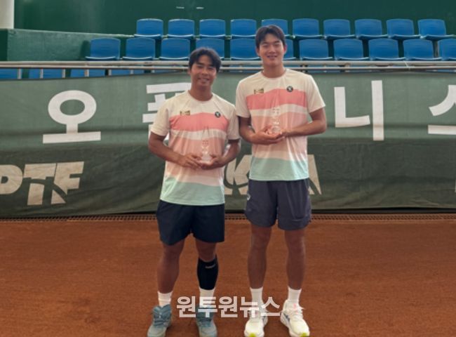 정홍 선수(왼쪽)·김동주 선수(오른쪽)