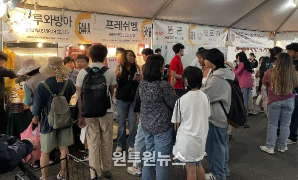 지난해 LA 한인축제에 참여한 영천시 농식품 업체 부스 모습