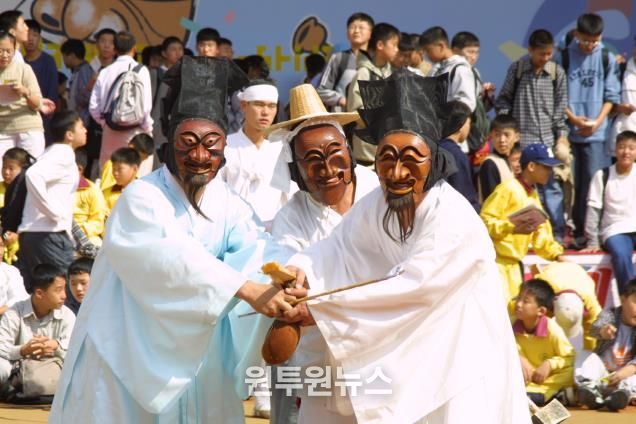 안동시, 제35회 전통문화 교류 및 제45회 하회별신굿탈놀이 정기 발표