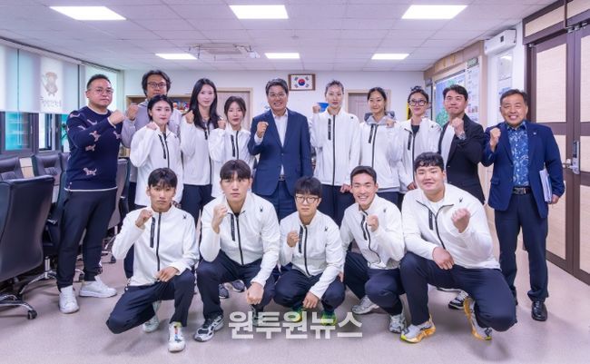 청양군 직장운동경기부 선수단이 전국체전 출정식을 진행하고 있다.