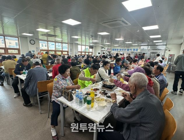 2일, 함평천지종합복지관 경로식당, 어르신 식사 대접 사진