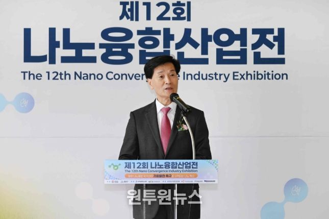 안병구 밀양시장이 16일 밀양햇살문화캠퍼스에서 열린 제12회 나노융합산업전 개막식에서환영사를 하고 있다.