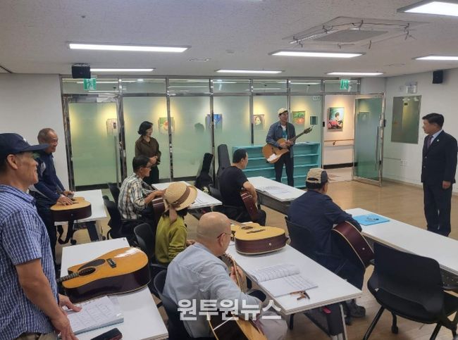 이상근 고성군수, 야간 주민강좌 현장 방문…시민 여가·배움 응원