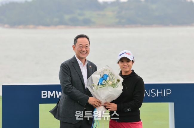 LPGA대회 시상식(명현관 군수, 김세영 선수)