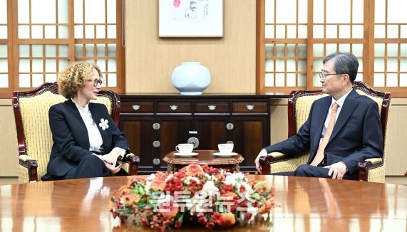 셰케린스카 NATO 사무차장 면담