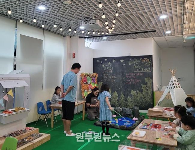 예술놀이 체험존 운영하는 모습