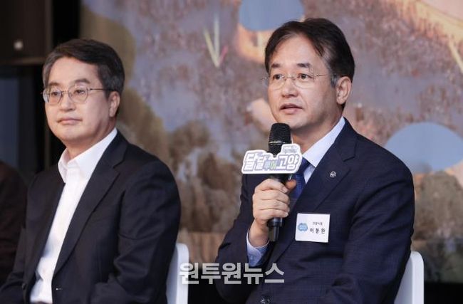 K-컬처밸리 민간공모 우선협상대상자 선정 발표 자리에서 발언 중인 이동환 고양특례시장(오른쪽)과 김동연 경기도지사(왼쪽)