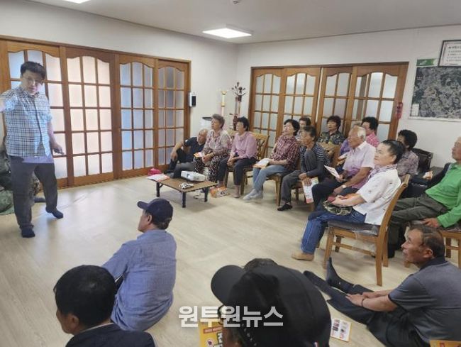 농약 중독예방 교육에 참여한 영전1리 마을 주민들 모습.