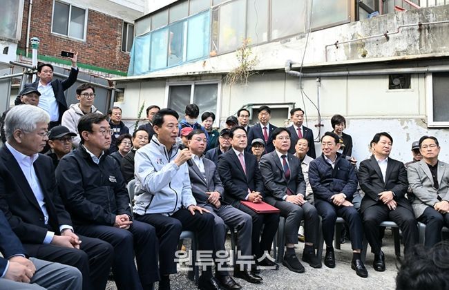 오세훈 서울시장은 24일 오전 국민의힘 지도부와 ‘노원구 상계5 재정비촉진구역’을 방문해 주민들과 의견을 나누고 있다.