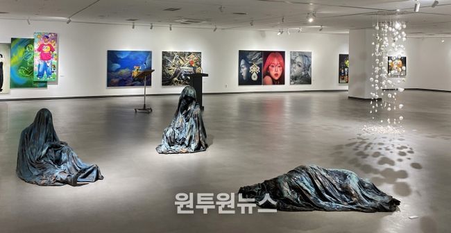 경상국립대학교(GNU) 사범대학 미술교육과는 10월 23일부터 28일까지 경남문화예술회관 제1전시실에서 제42회 경상국립대학교 사범대학 미술교육과 졸업작품전을 개최한다.