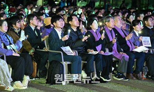 오세훈 서울시장이 25일(토) 저녁 서울광장에서 열린 ‘10.29 이태원 참사 3주기 시민추모대회’에 참석했다.