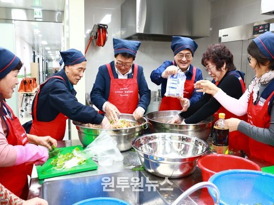 울진군여성단체협의회,‘독거어르신 사랑의 생신꾸러미’전달