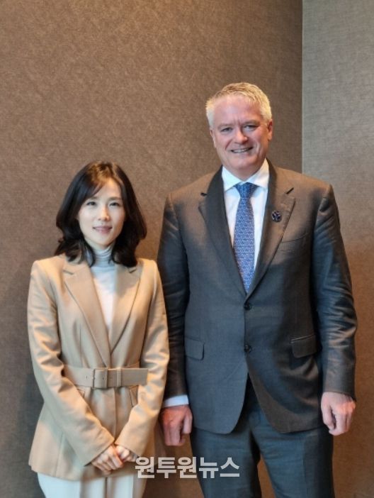 김진아 외교부 제2차관과 마티아스 콜먼(Mathias Cormann) 경제협력개발기구(OECD) 사무총장