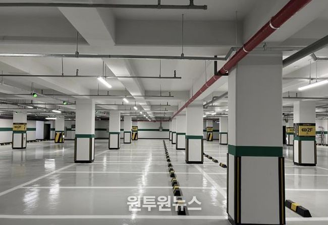 한층 밝고 쾌적해진 청파동1마을공원 공영주차장