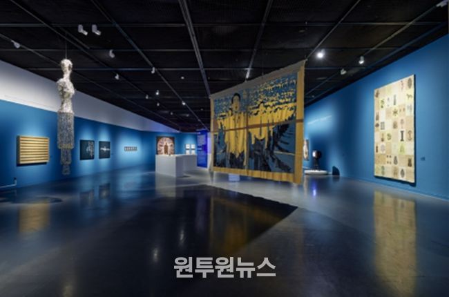 SeMA 옴니버스 '끝없이 갈라지는 세계의 끝에서' 전시 전경