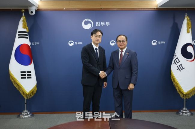 베트남 내무부 차관 면담(법무부 차용호 국적통합정책단장과 부 찐 탕(VU CHEIN THANG) 베트남 내무부 차관)